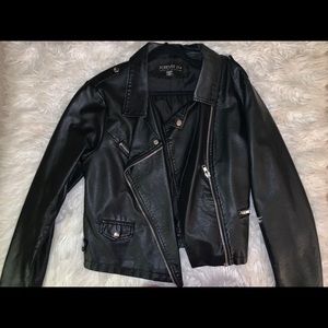 BLACK LEATHER JACKET.